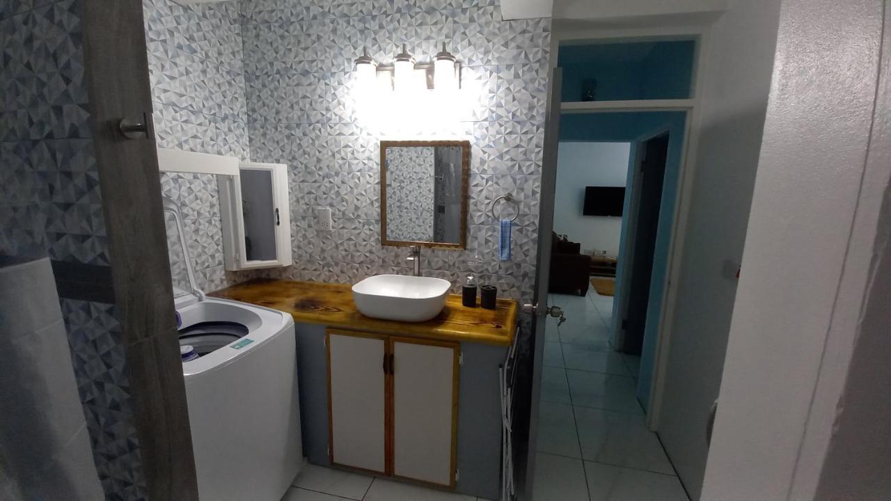 Cozy Vacation Retreat With Free Parking Apartment Roseau Exterior foto