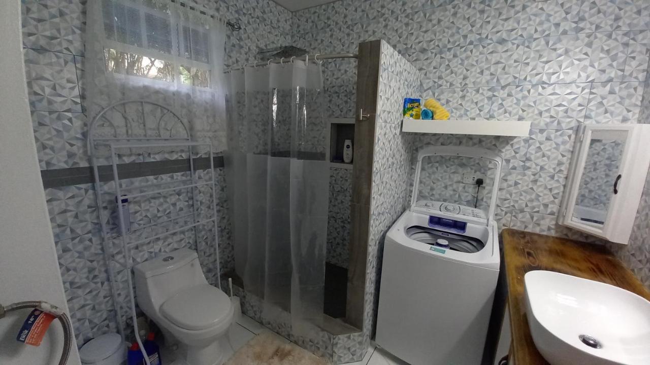 Cozy Vacation Retreat With Free Parking Apartment Roseau Exterior foto